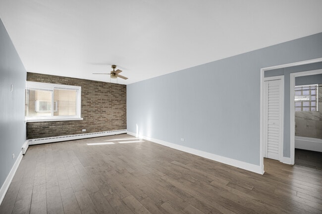 Building Photo - 2046 E 72nd Pl