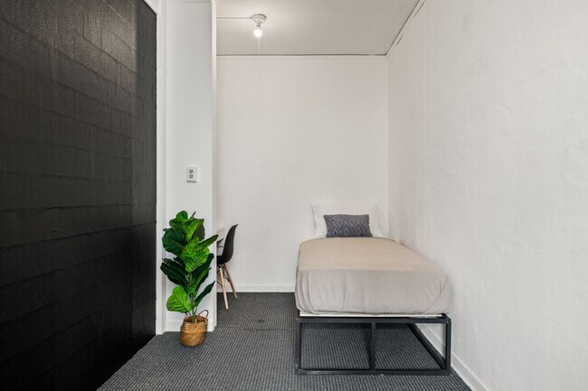 Building Photo - 832 Hilgard Ave