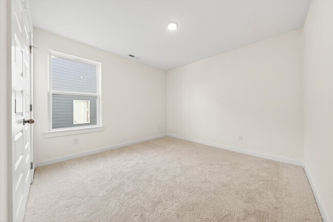 Building Photo - 404 Old Spg Ln