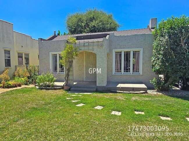 Building Photo - 1320 E Maple St