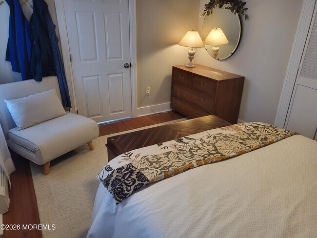 Building Photo - 80 Heck Ave