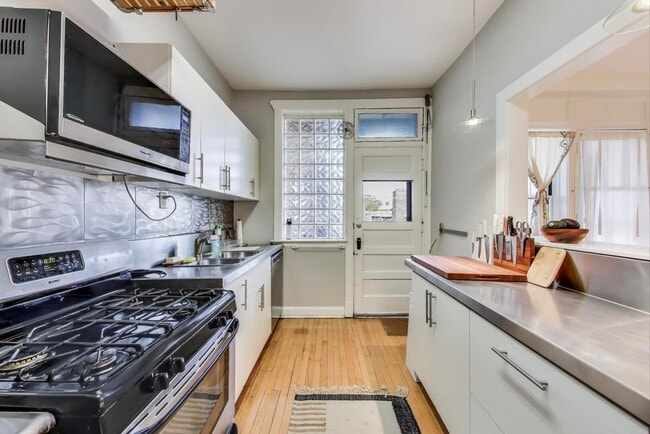 Building Photo - 5508 S Hyde Park Blvd