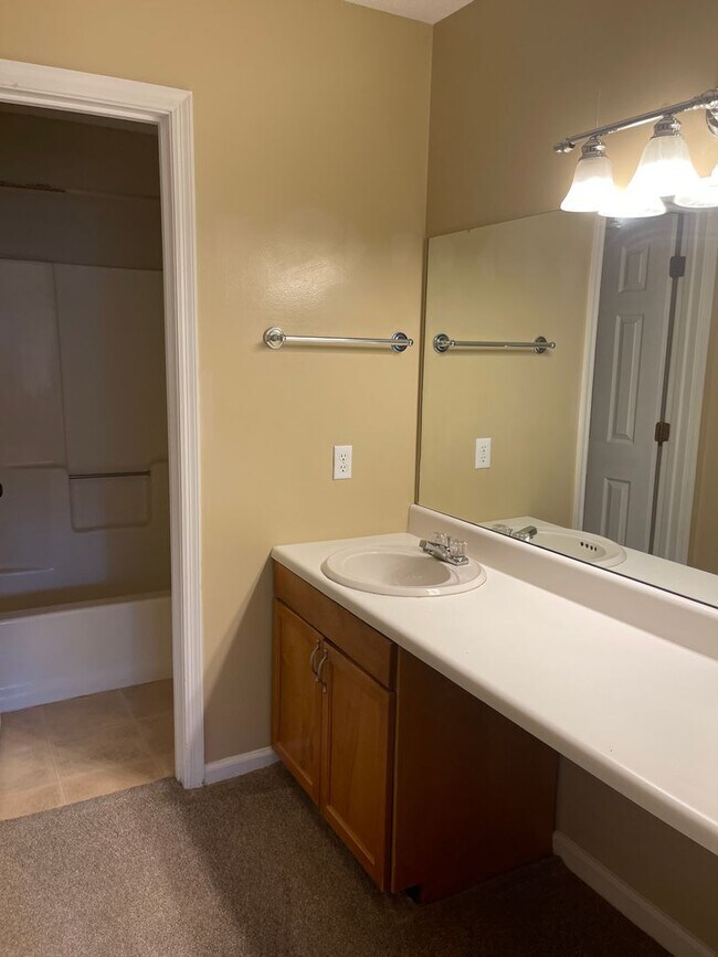 Building Photo - Northpointe 1074-1076