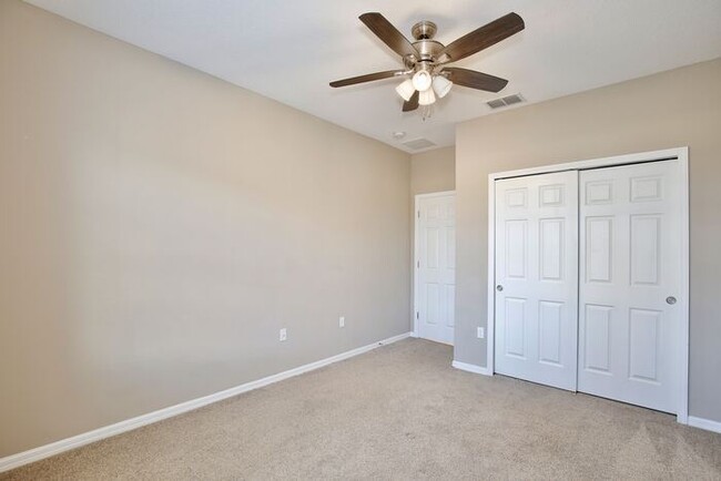 Building Photo - Gorgeous 4/2.5 Spacious Townhome with a Lo...