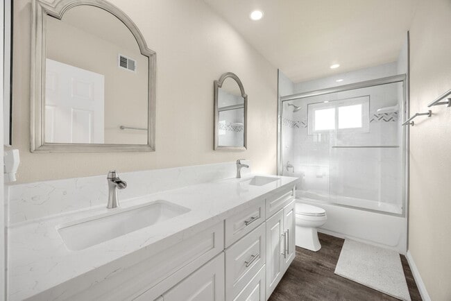 Building Photo - Adorable 4 Bed / 2 Bath Single Family Home