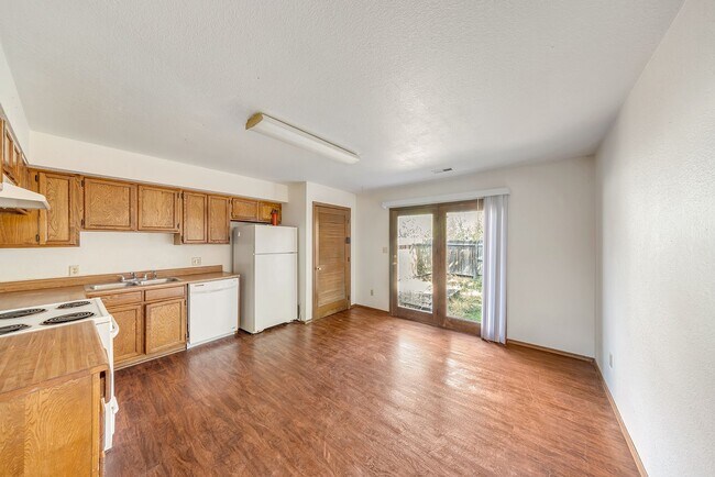 Building Photo - 489-432 32 Rd