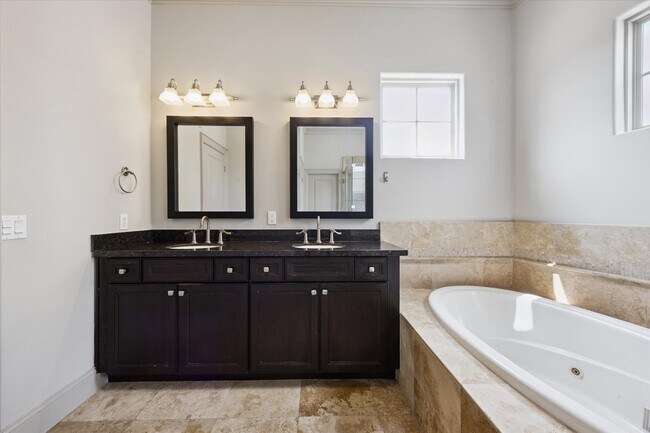 Building Photo - 4004 Feagan St