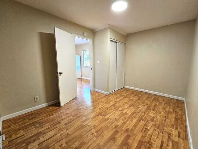 Building Photo - 487 N Rengstorff Ave