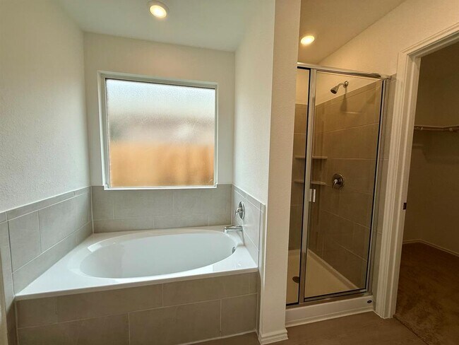 Building Photo - 106 Camargue Dr
