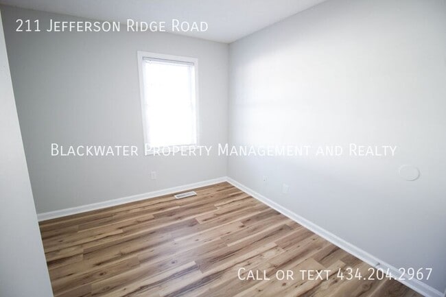 Building Photo - 211 Jefferson Ridge Rd