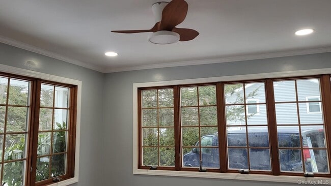 Building Photo - 8 Dee Pl