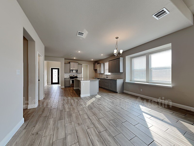 Building Photo - 405 Bright Star Ln