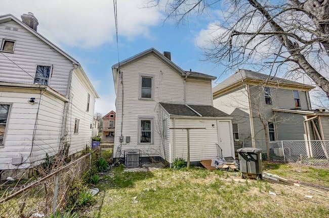 Building Photo - Two Bedroom in Dayton!