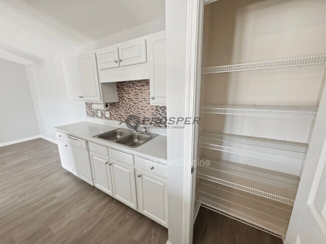 Building Photo - 107 Pelham Square Way