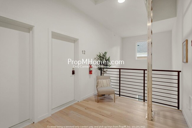 Building Photo - Two Bedroom Modern Oasis with Stunning Views & Designer Finishes