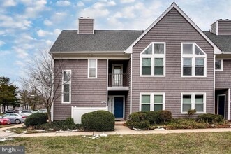 Building Photo - 7942 Mayfair Cir