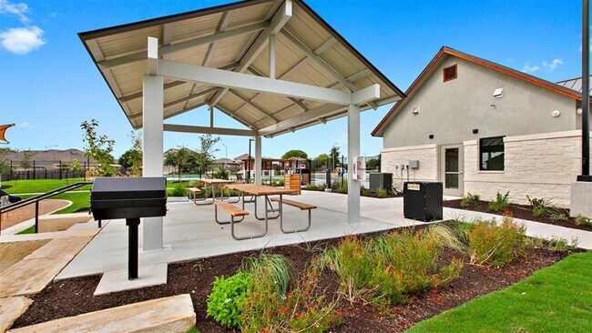 Building Photo - 3420 Bach Dr