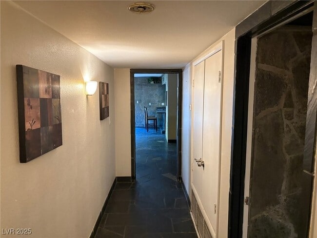 Building Photo - 3167 El Cedro Cir