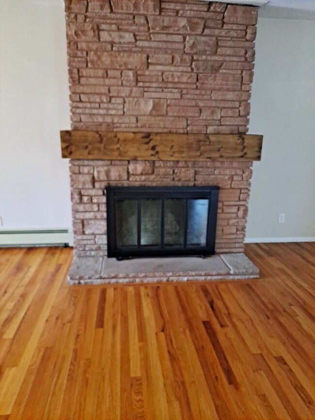 Building Photo - ALL PROSPECTIVE TENANTS MUST SUBMIT A $58 ...