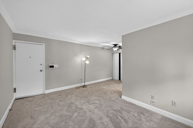 Building Photo - 2BR Condo in Alexandria near metro