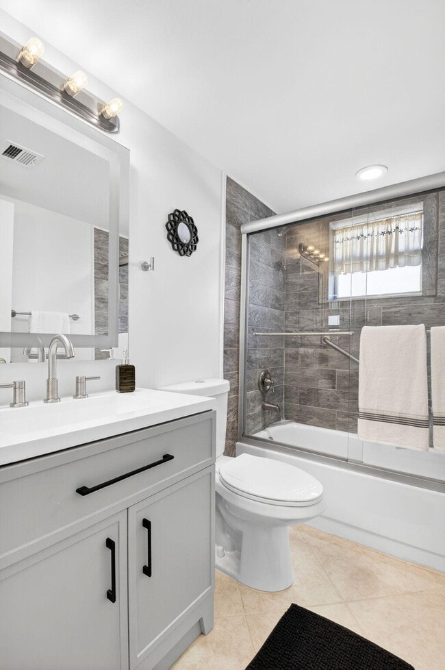 Building Photo - 173 Flanders C