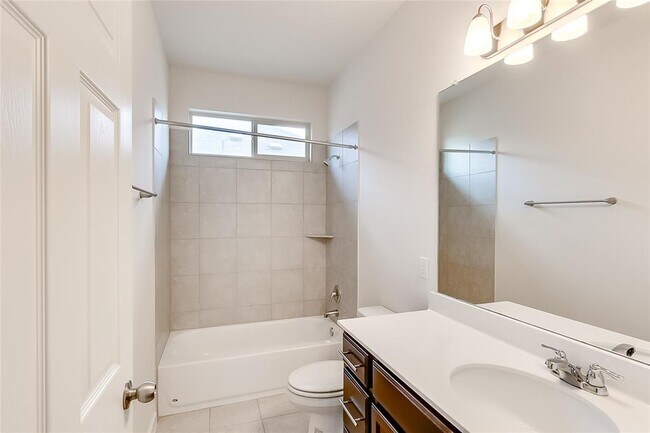 Building Photo - 16113 Hawthorne Heights Trail