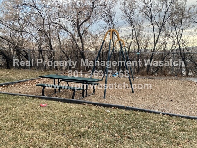 Building Photo - Check Out This Amazing 3 Bedroom 2 Bathroom Condo In Riverton