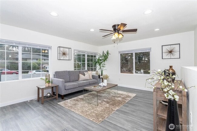 Building Photo - Beautifully Renovated 4-Bedroom Home in Desirable Arbor Heights!