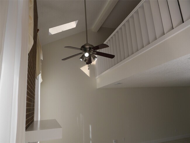 Building Photo - 13840 Hollowgreen Dr