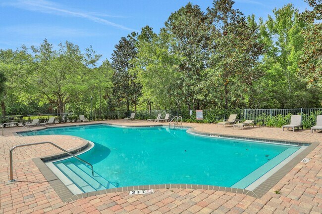 Building Photo - Flagler Station Townhome 3/2.5 - 2 car garage - 2000+ square feet