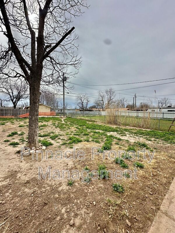 Building Photo - 2701 Raney St