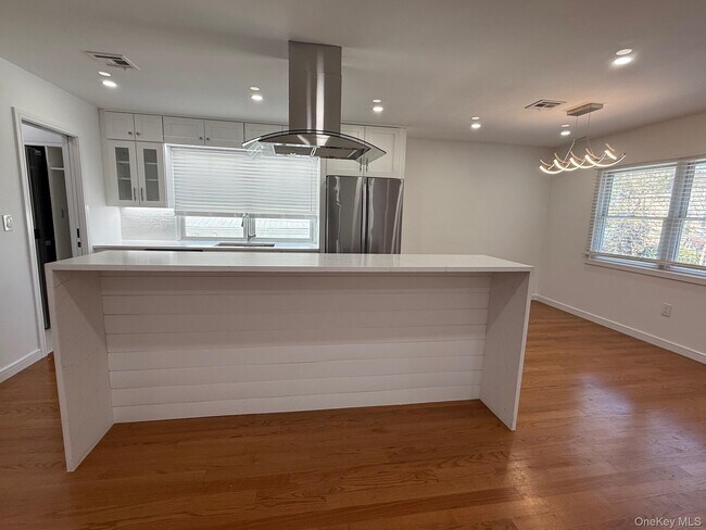 Building Photo - 215-15 17th Ave