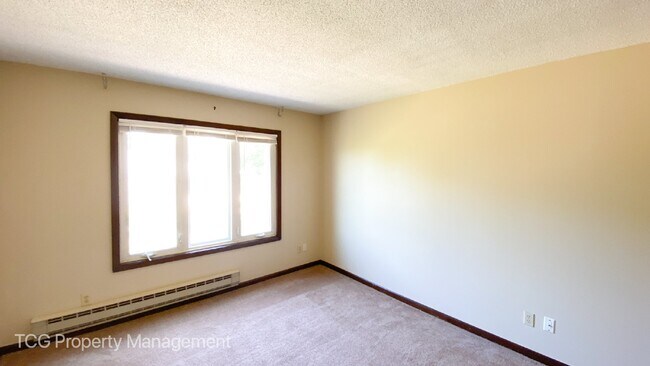 Building Photo - 445 Elm Pl