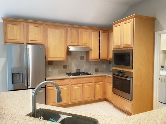 Building Photo - Fall in love with this Absolutely Beautiful 1 Story home in The Heights Of Stone Oak