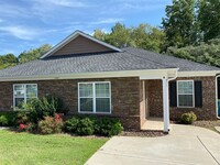 Building Photo - Move-in Ready!