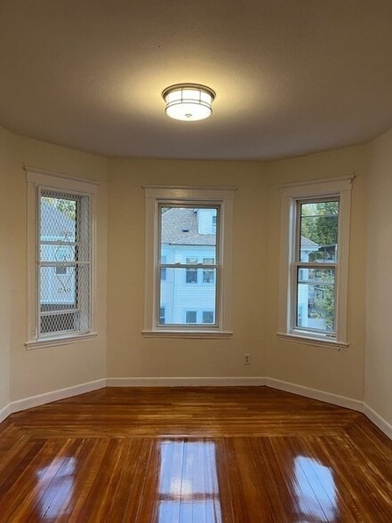 Building Photo - 18 Woolson St