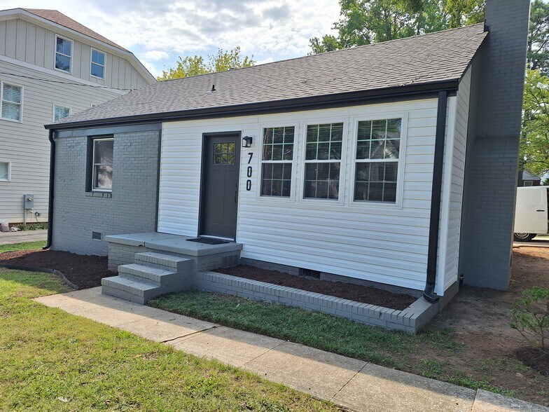 Building Photo - 700 Mial St