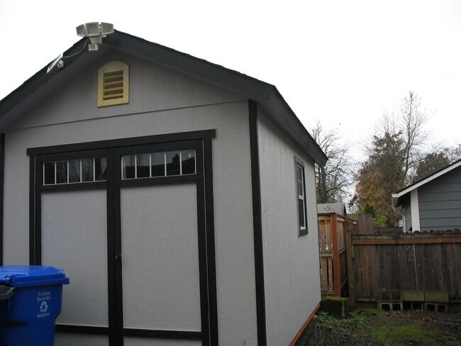 Building Photo - NE Portland updated one bedroom "Jewel"
