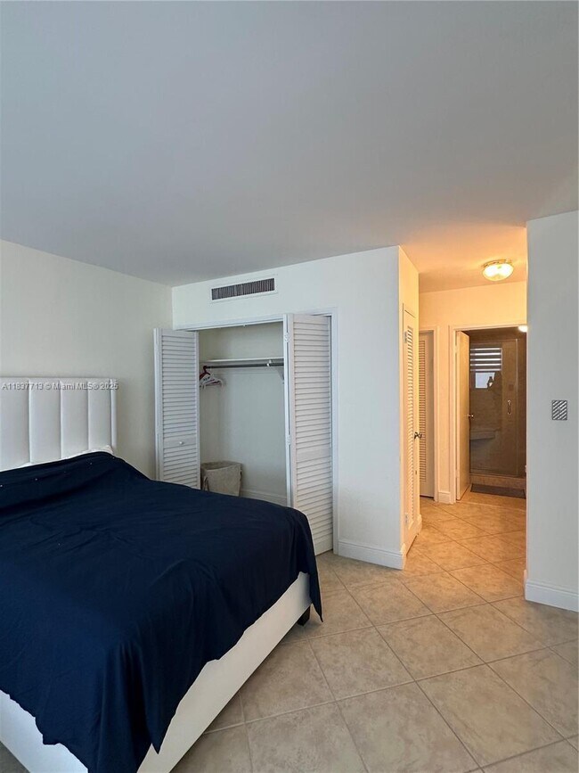Building Photo - 9225 Collins Ave