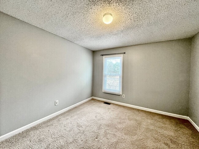 Building Photo - Golf Course Lot!! 4-Bedroom Home in Cypress Point!! Fenced Backyard & Dog Friendly!