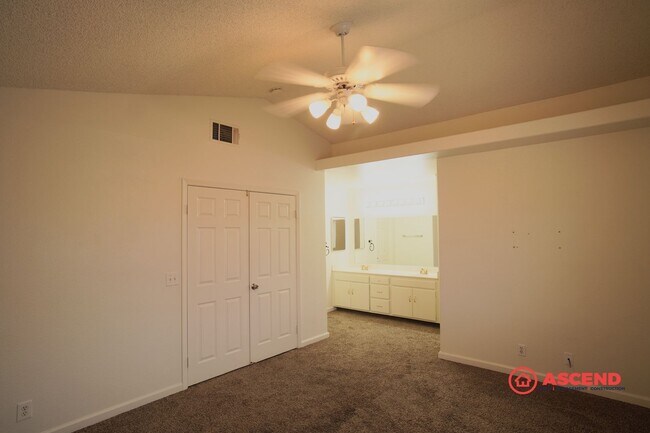 Building Photo - Beautiful 3 bedroom home in Northwest Bakersfield!!