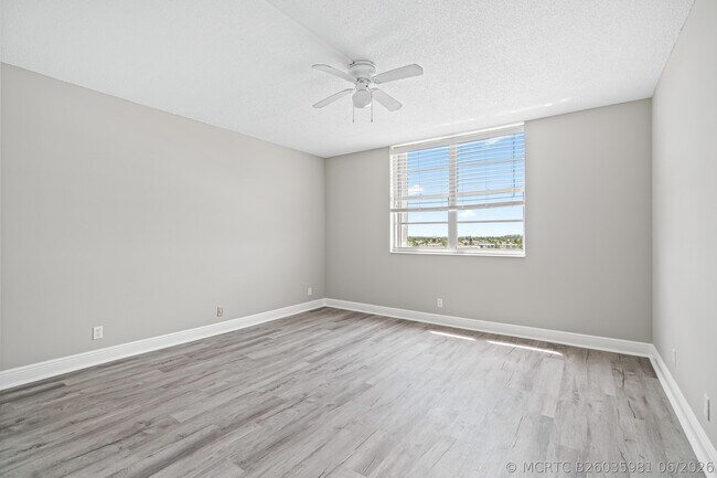 Building Photo - 2851 S Ocean Blvd