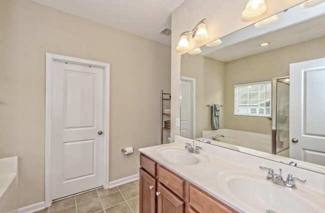 Building Photo - 5013 Bowles Dr