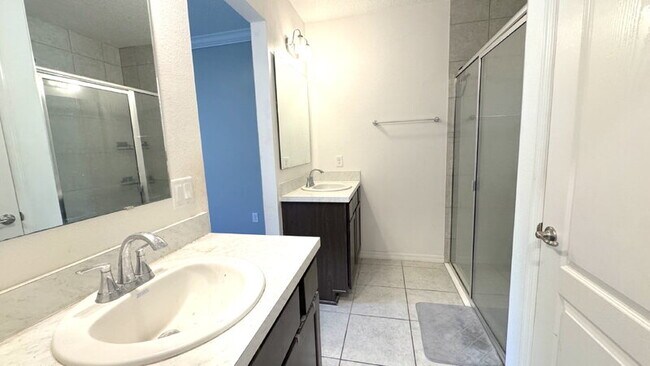 Building Photo - 2827 Westwood Ave