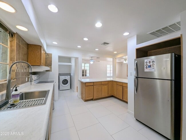 Building Photo - 2443 E Earll Dr