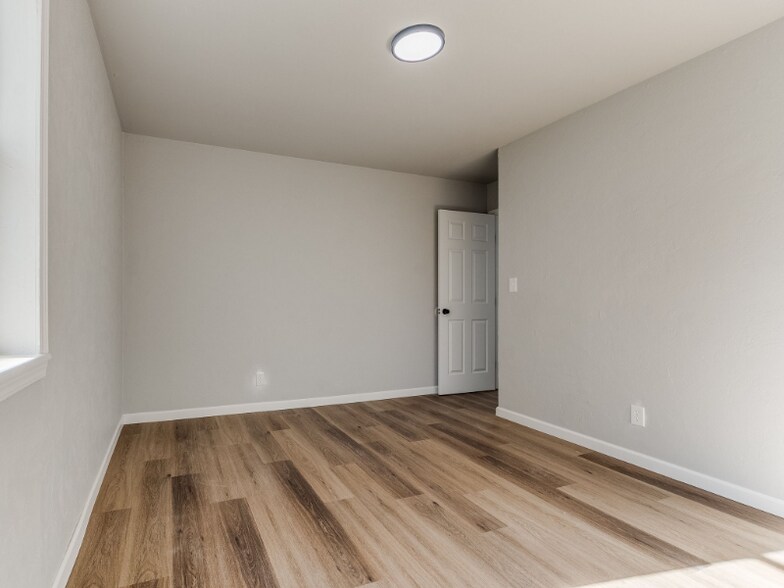 Building Photo - 1156 SE 19th Terrace