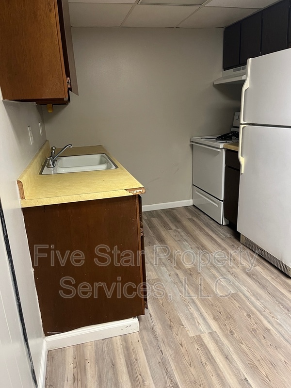 Building Photo - 205 W Allen St