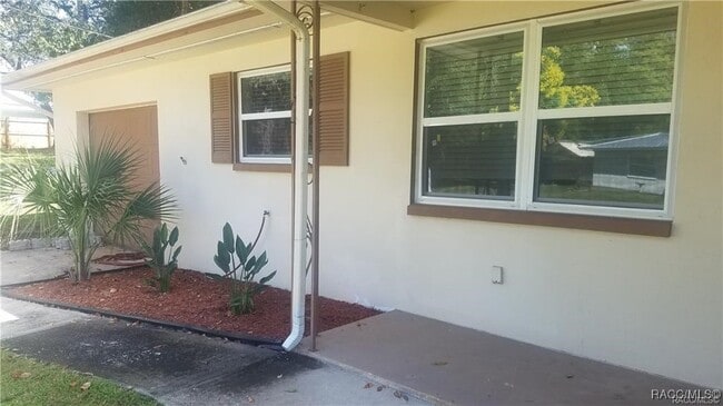 Building Photo - 728 Greenleaf Ave