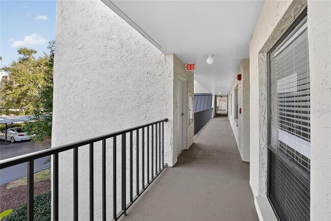 Building Photo - 2900 Cove Cay Dr