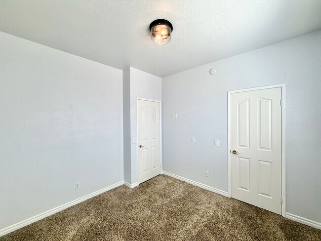 Building Photo - Move-In Ready 3 Bedroom 2 Bathroom Hemet Pool Home with Solar